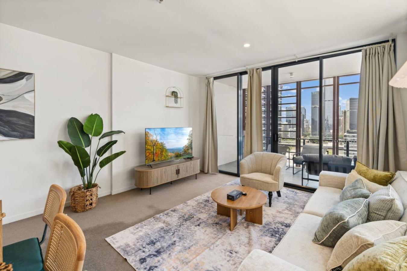 Unbeatable River And Cbd Views Pool 2car And Prime Spot Apartment