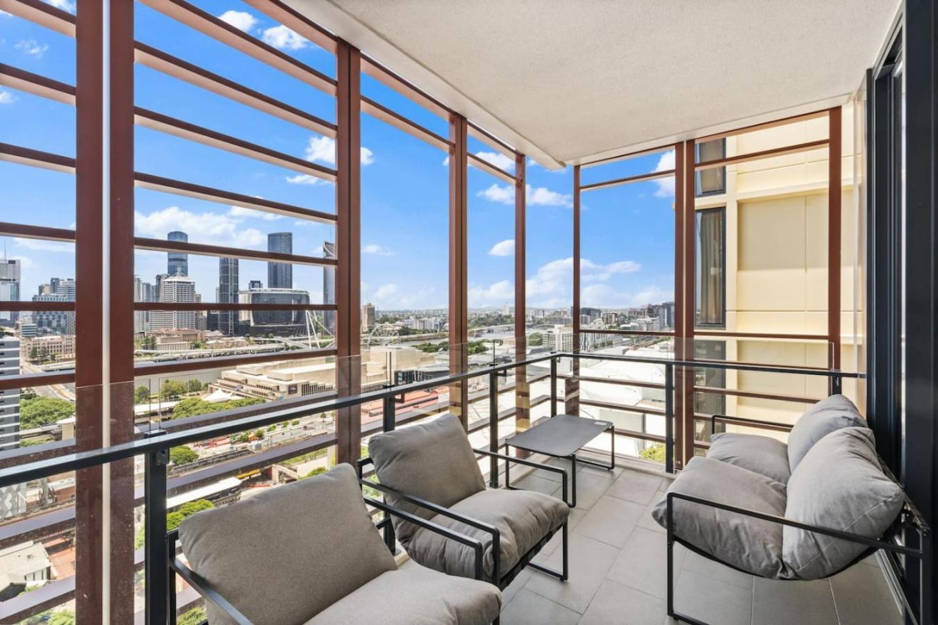 Apartment Unbeatable River And Cbd Views Pool 2car And Prime Spot *